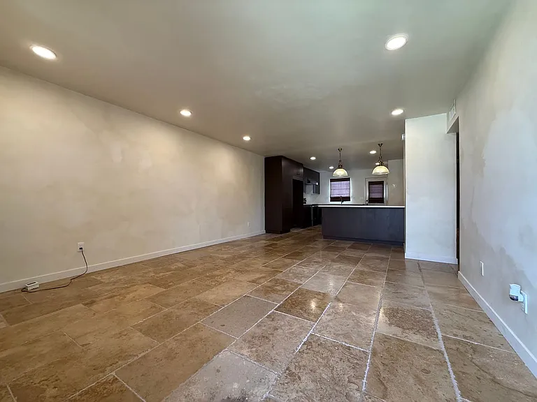 553 Front St — Photo 2