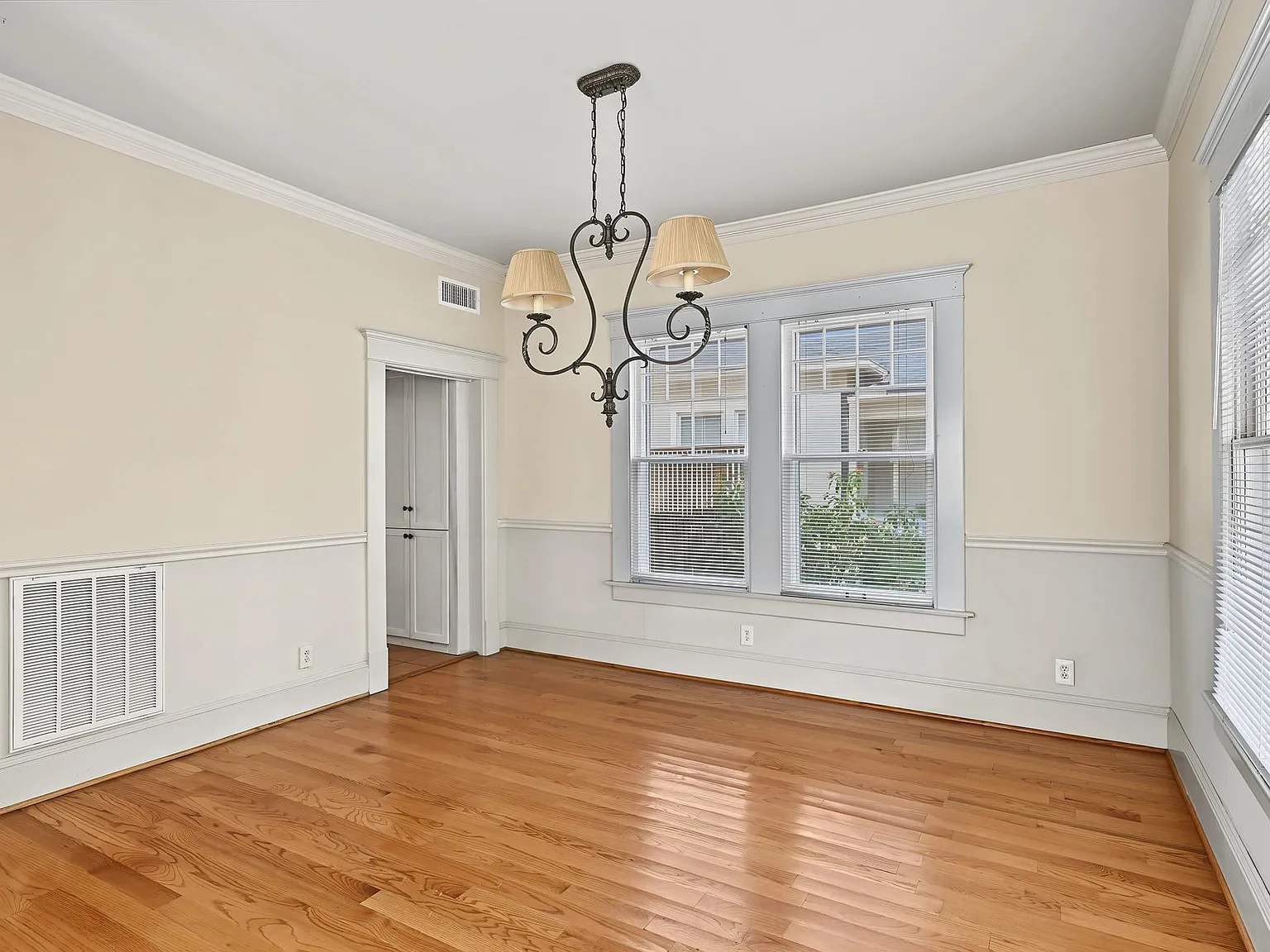 2 bed, 2.0 bath, 2034 sqft, $3,200 — Photo 4