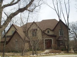 831 Reserve Ct, South Elgin, IL 60177
