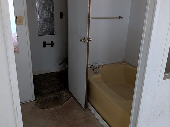 5th image of 2197 Lakeside Drive