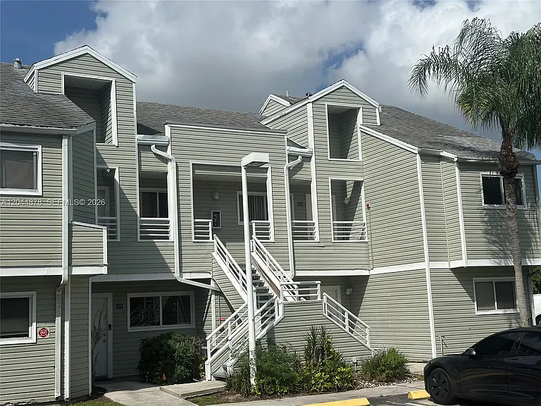 3417 NW 44th St #206 — Photo 2