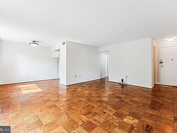 3rd image of 10436 Rockville Pike APT 202