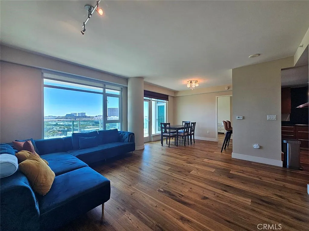 2 bed, 1330 sqft, $5,095 — Photo 2