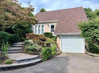 31 Simsberry Rd, Naugatuck, CT 06770