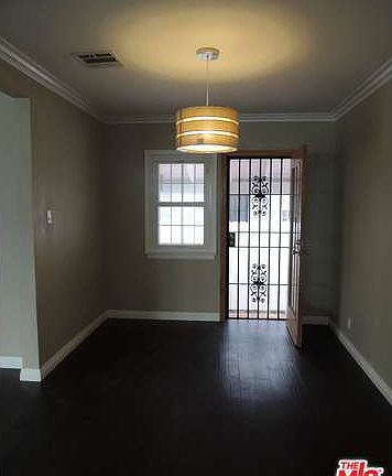 2nd image of 824 W 98th St