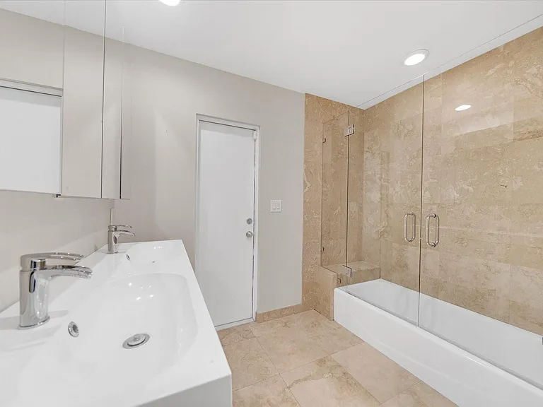4021 Bayview Dr — Photo 29