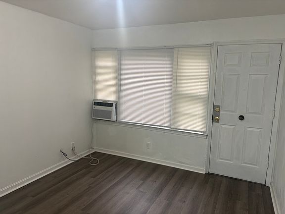 3rd image of 400 Thomas St
