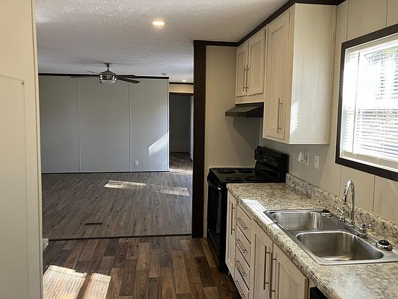 2nd image of 29 Oak Hill Dr #3