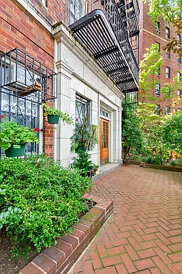 Rented by Compass | media 17