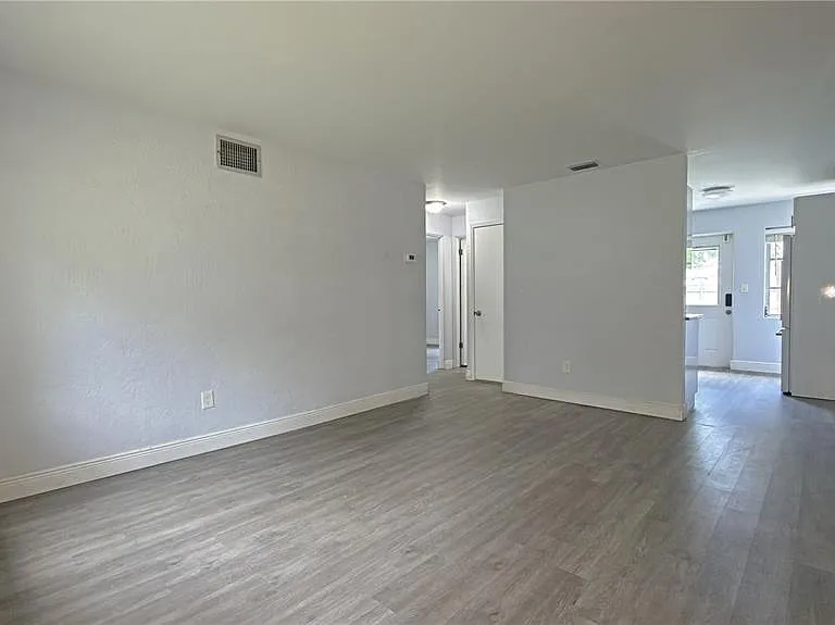 126 Palm Dr — Photo 6
