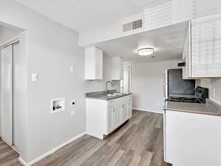 Mariposa Flats — Photo 46