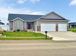 3619 High Creek Rd, Bismarck, ND 58503