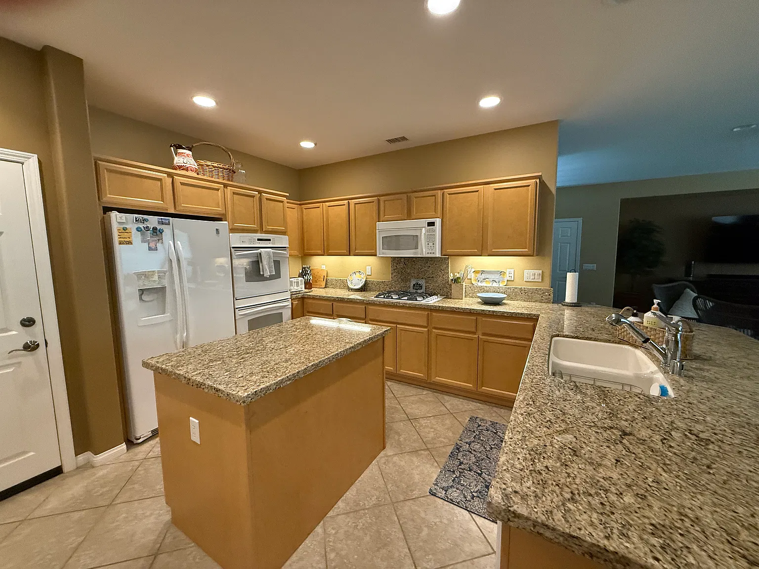 1 bed, 1200 sqft, $3,300 — Photo 4