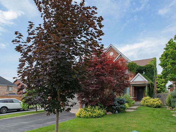 2nd image of 18 Windbreak Cres