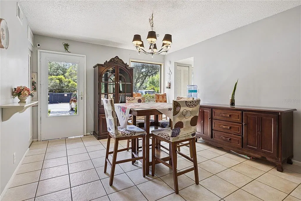 2 bed, 2.0 bath, 972 sqft, $1,595 — Photo 2