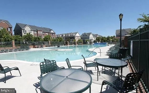 308 Garden View Sq — Photo 16