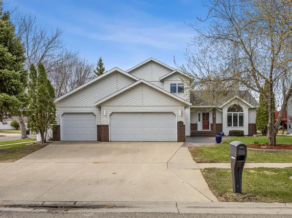 1601 Birchwood Dr, West Fargo, ND 58078