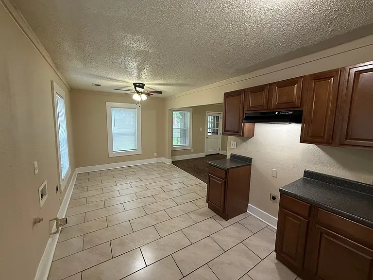 3204 Hardin Ave — Photo 3