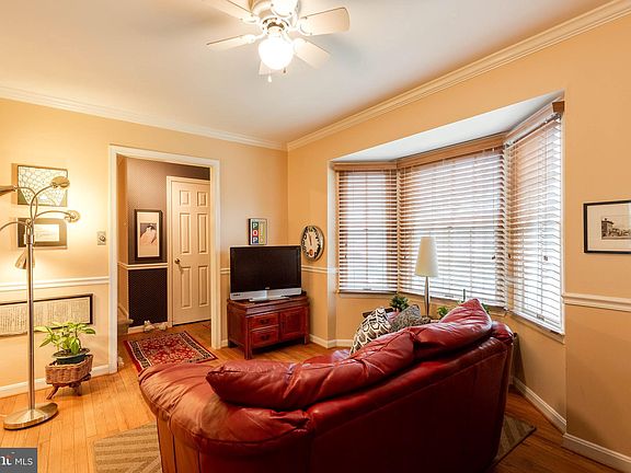 5th image of 263 Fairfield Dr