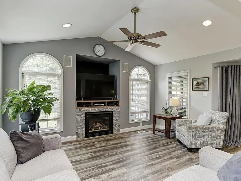 8780 Teresa Ln — Photo 16