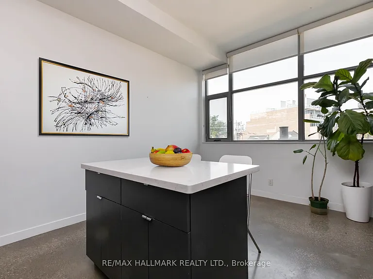 549 King St E #306 — Photo 7