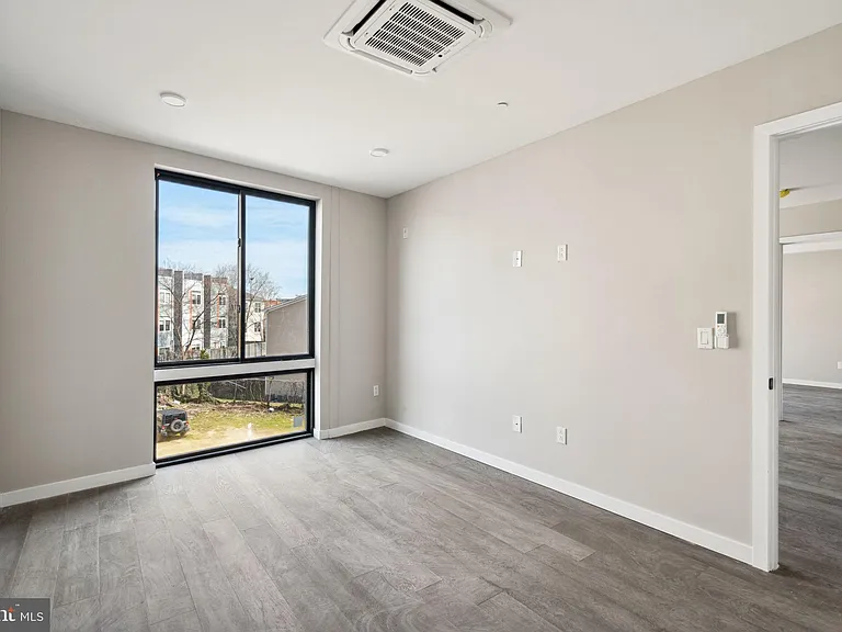 1648 Ridge Ave #401 — Photo 14