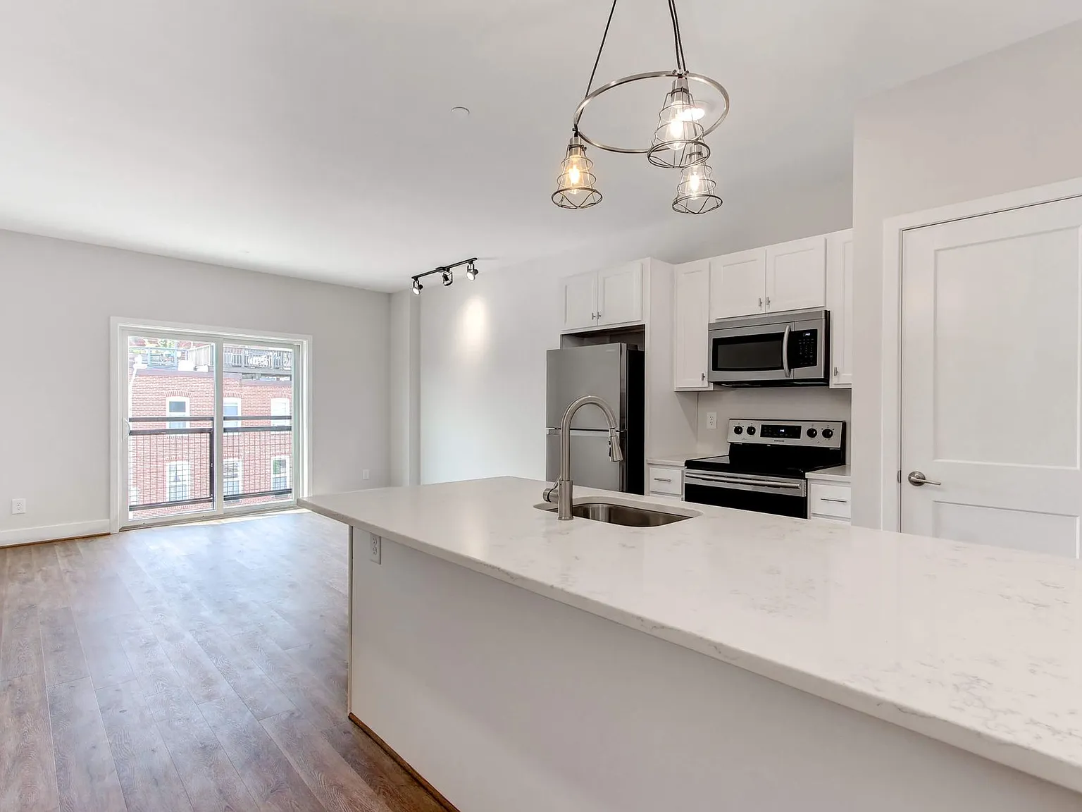 1238 Light St — Photo 3