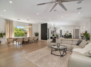 19067 Sprague St, Tarzana, CA 91356