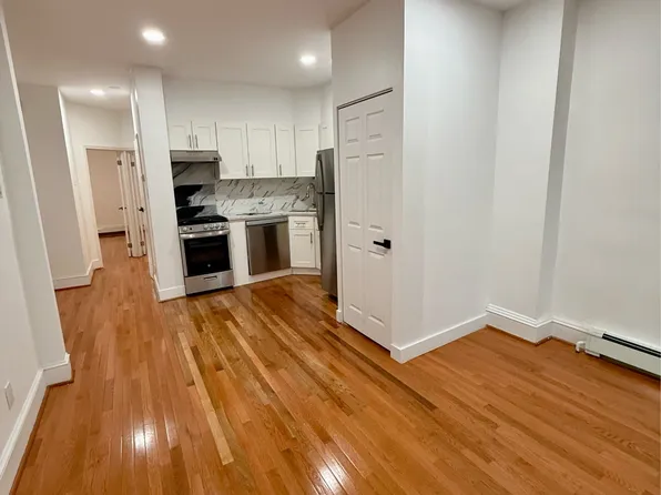 571 Macdonough Street image 9 of 22