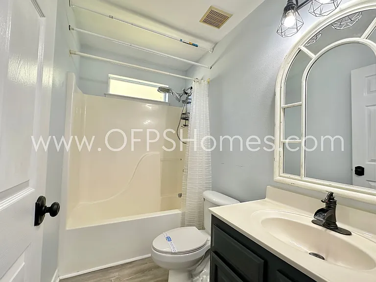2426 Houston Cir — Photo 21