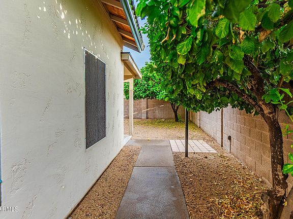 3rd image of 4261 E ROSEMONTE Drive