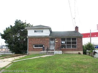 89 Park Hill Ct, Staten Island, NY 10304