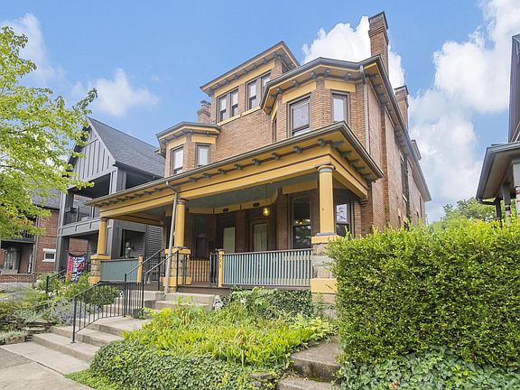 2nd image of 995 Franklin Ave