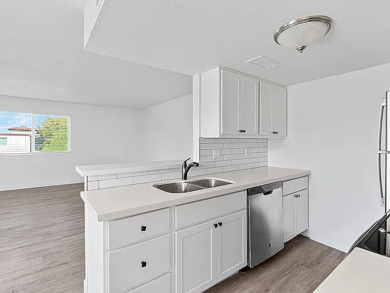 740 E Joan D Arc Ave — Photo 9