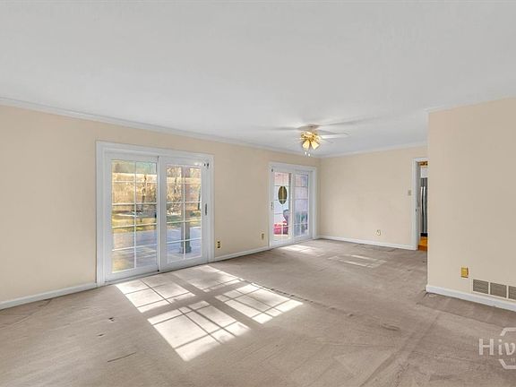 4th image of 311 Pickwick Road