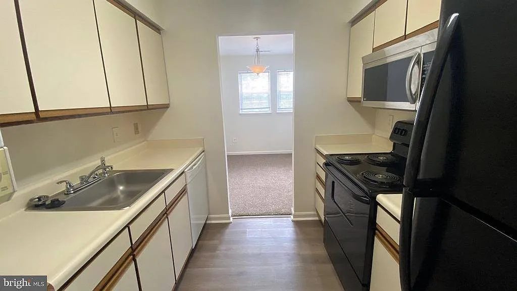 2 bed, 944 sqft, $1,900 — Photo 4