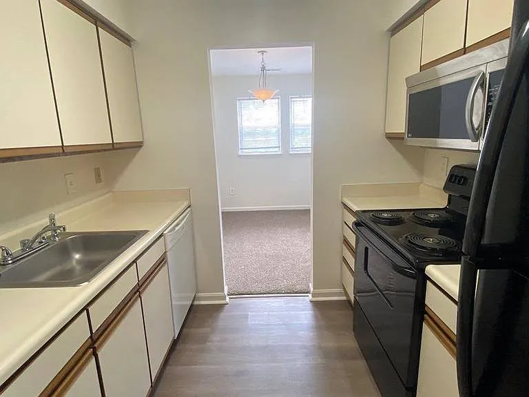 8601 Falls Run Rd #I — Photo 4