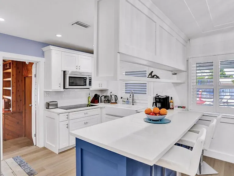 42 SW 12th St — Photo 7