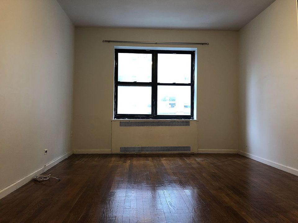 2nd image of 150 W 21st St APT 4K