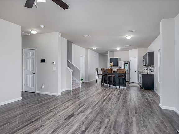 3rd image of 231 Center Field Dr