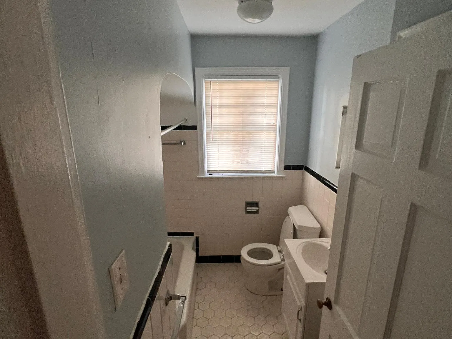 1089 N Belvedere Blvd — Photo 4