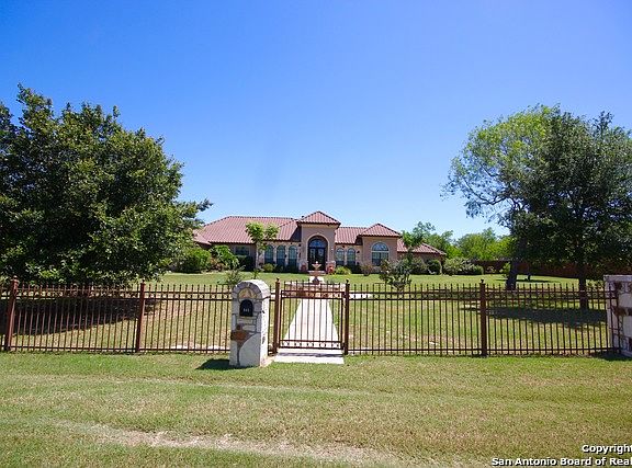 3rd image of 102 Oakview Dr