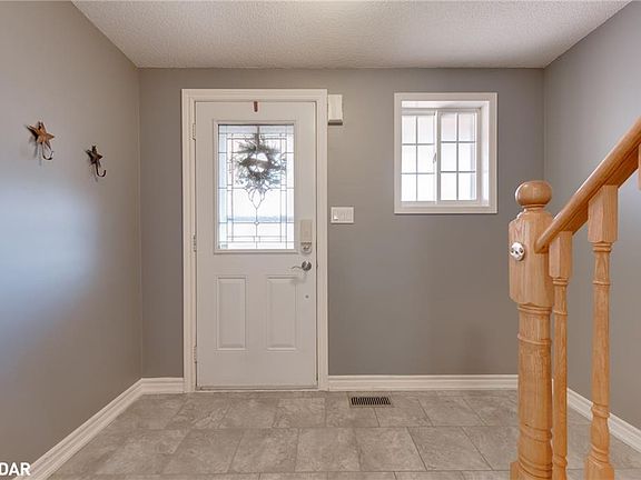 3rd image of 87 Lee Cres