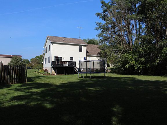 4th image of 755 N Daisy Dr