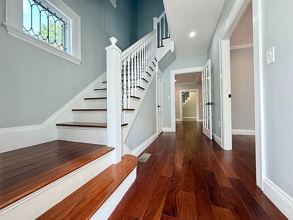 3rd image of 21 Maple St