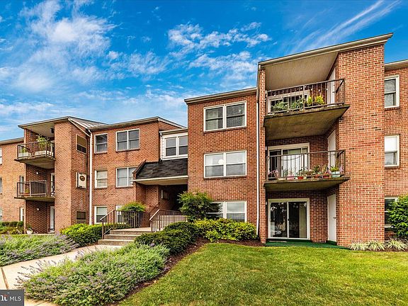 2nd image of 300 Chapel Ct Unit 322