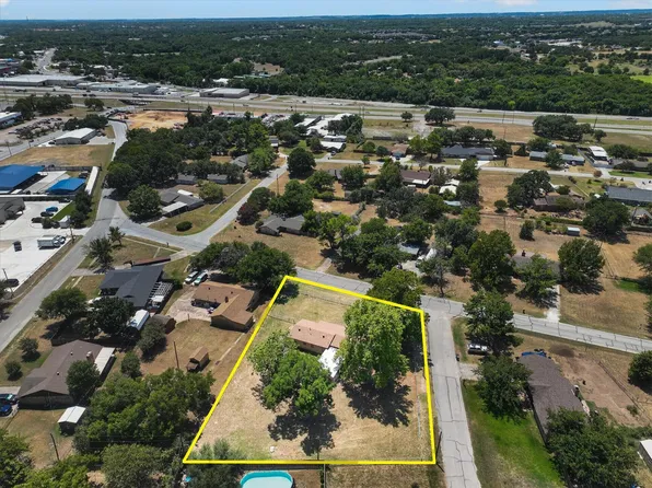 716 Kerry Ln, Azle, TX 76020