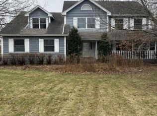 39W871 Deer Run Dr, St Charles, IL 60175
