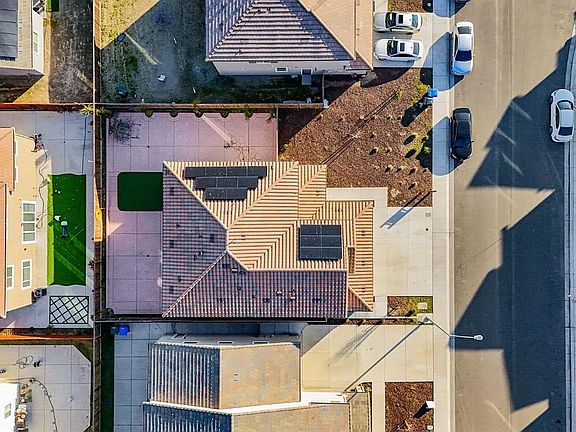 2nd image of 2178 Day Lily Ave