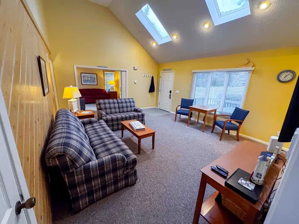 7 Four Seasons Dr, Mashpee, MA 02649